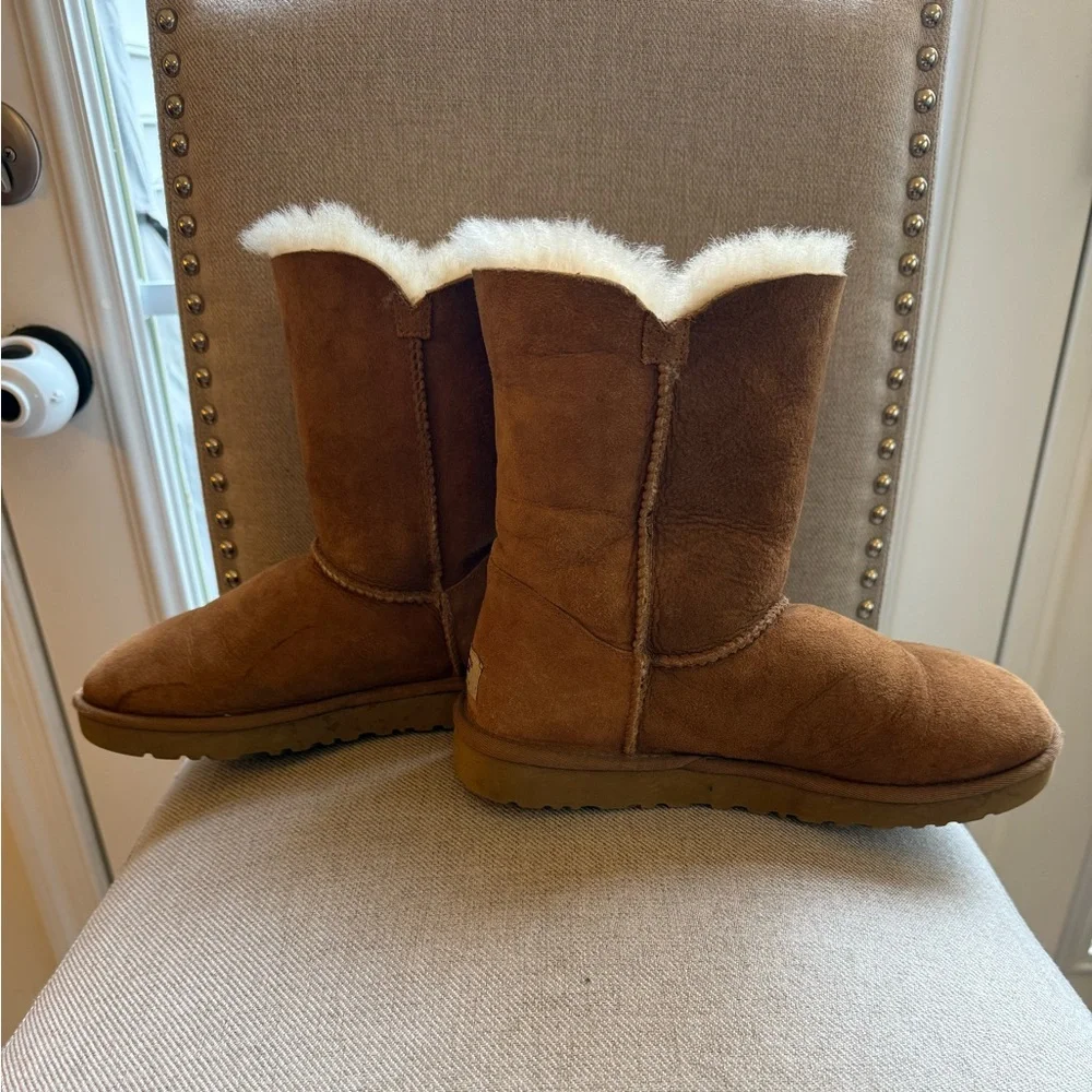 Authentic UGG Australia Bailey Button Boots in Walnut - Size 7 - Picture 4 of 11